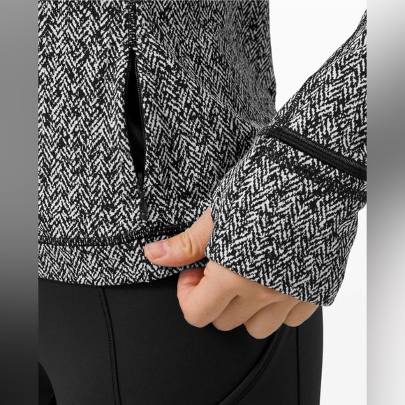 Lululemon Runderful Long Sleeve Size 10 Scattered Herringbone Black White - Picture 5 of 13